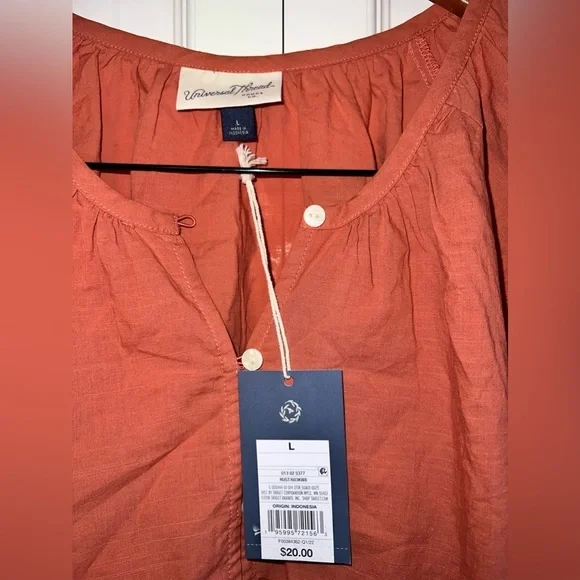Universal thread  Women’s L. Blouse.  Color: rust  NWT. - Picture 3 of 5